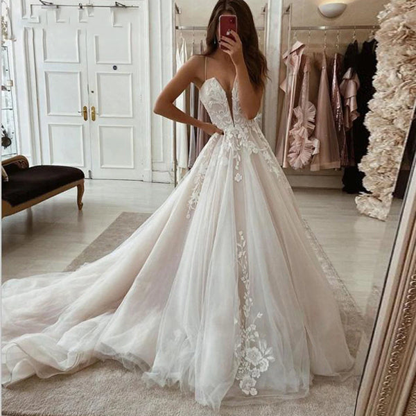Deep V Neck Mermaid Wedding Dress With Spaghetti Straps Beaded Lace Appliques Vintage Gown