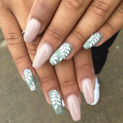 Retro Floral and Butterfly Nail Art Stamping Plate with Snowflake and Animal Designs - Creative Nail Templates for Stunning Manicures