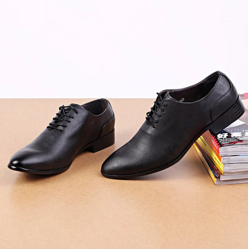 Stylish Men's Leather Oxford Dress Shoes for Weddings and Formal Events - Classic Lace-Up Brogue Design with Pointed Toe for a Polished Look