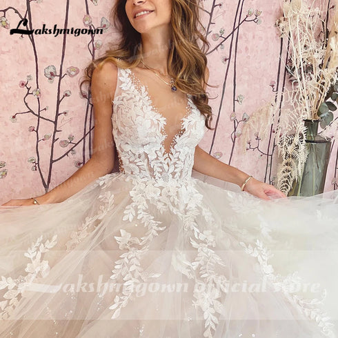 Sexy A-Line Backless Wedding Dress Customized Lace Applique Tulle Gowns