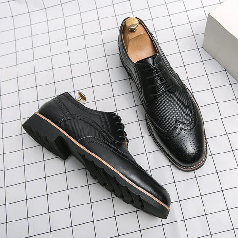 Classic Men's Brogue Dress Shoes - Elegant Handmade Wingtip Leather Oxford Footwear for Formal Business Occasions, Calfskin Comfort with Lace-up Design