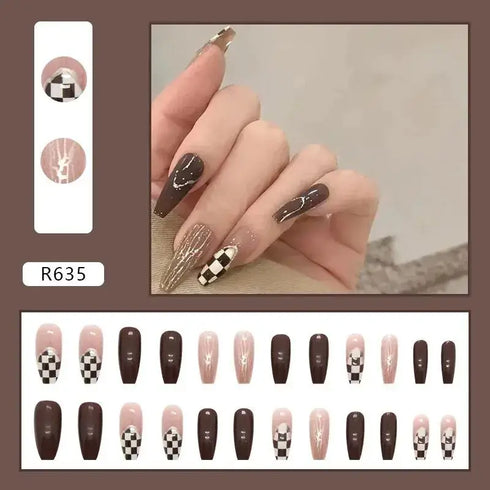 Wearable Detachable Love-Themed Checkerboard Fake Nail Pieces for a Sweetheart Manicure
