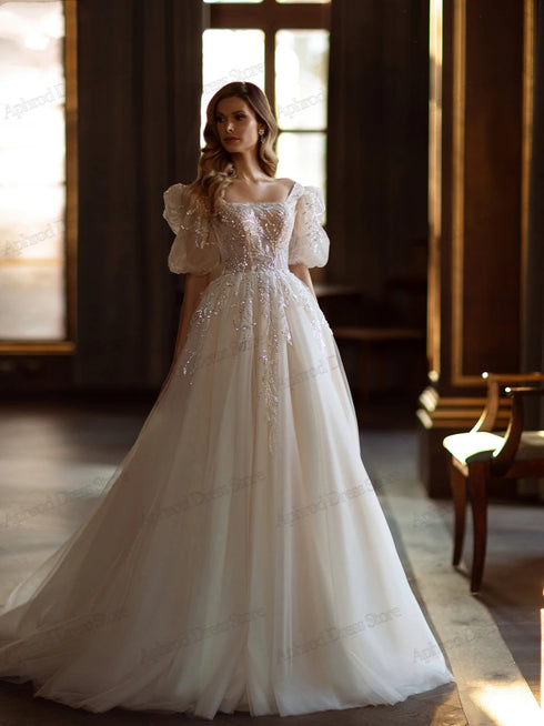 Romantic Wedding Dresses A-Line Tulle Tiered Gowns with Lace Appliques