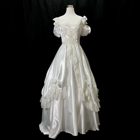 Vintage Lace Wedding Dress Ball Gown With Beading And Pearls Boat Neck Floral Embellishments