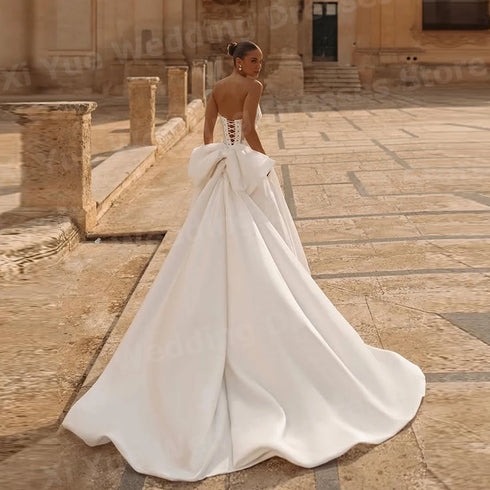 Graceful A Line Wedding Dresses Women Strapless Lace Appliques Gowns Backless Customized