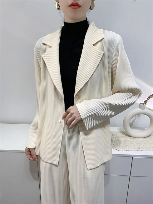 Elegant Pleated Long-Sleeved Jacket for Women - Comfortable Casual Suit with Thickened Design for Spring and Autumn Wear