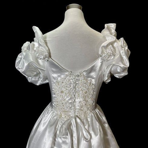 Vintage Lace Wedding Dress Ball Gown With Beading And Pearls Boat Neck Floral Embellishments