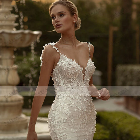 Exquisite Wedding Dresses Gorgeous Bridal Gowns Lace Tiered Robes Backless Spaghetti Straps