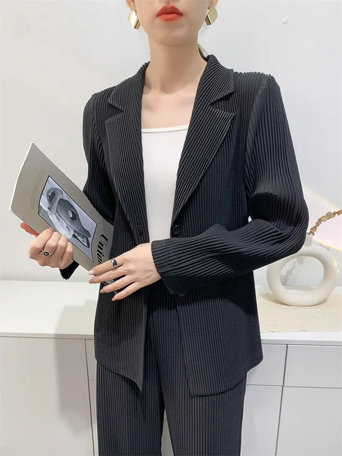 Elegant Pleated Long-Sleeved Jacket for Women - Comfortable Casual Suit with Thickened Design for Spring and Autumn Wear