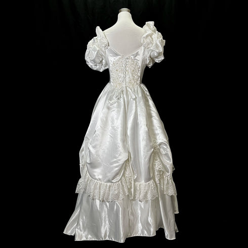 Vintage Lace Wedding Dress Ball Gown With Beading And Pearls Boat Neck Floral Embellishments