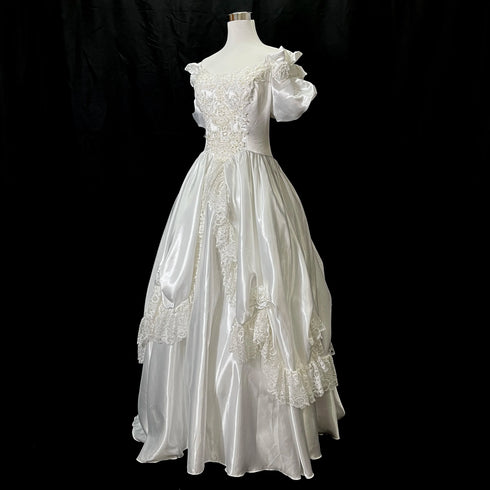 Vintage Lace Wedding Dress Ball Gown With Beading And Pearls Boat Neck Floral Embellishments