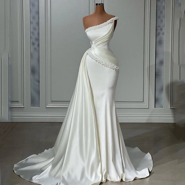 Elegant Mermaid Wedding Dress with One Shoulder Design and Pearls for Beach Ceremonies