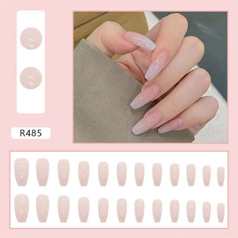 Wearable Detachable Love-Themed Checkerboard Fake Nail Pieces for a Sweetheart Manicure