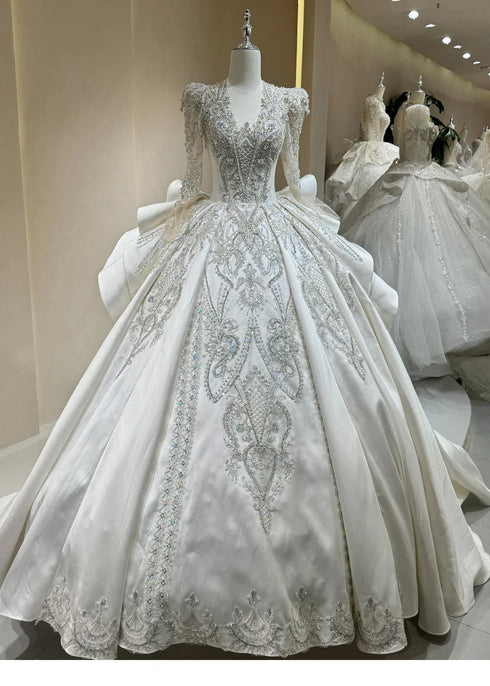 Luxurious Wedding Gown For Women Customized Satin Design