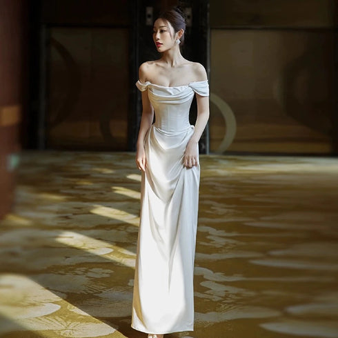 Elegant Floor-Length Wedding Dress with One-Shoulder Style