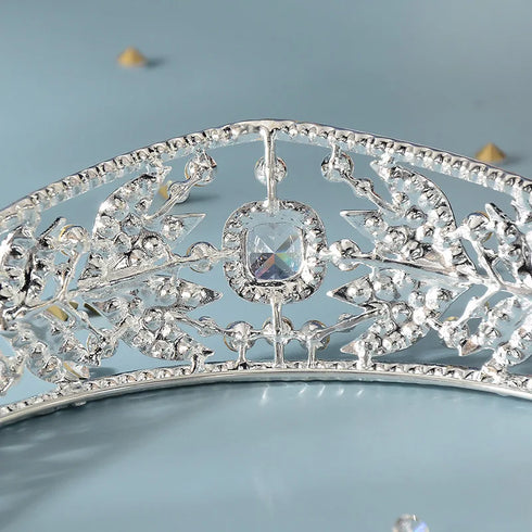 Elegant Crystal Leaf Bridal Tiara - Fashion Rhinestone Diadem Headpiece for Weddings