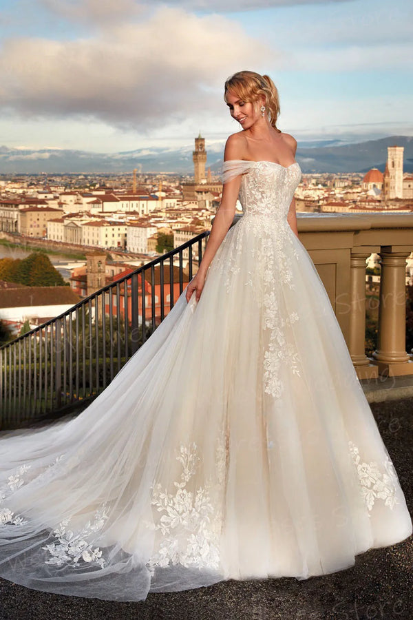 Fascinating A Line Women's Wedding Dresses with Exquisite Appliques and Lace for Elegant Brides