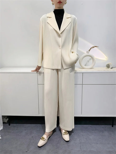 Elegant Pleated Long-Sleeved Jacket for Women - Comfortable Casual Suit with Thickened Design for Spring and Autumn Wear