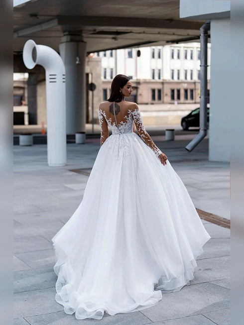 Classic Wedding Dresses Sweetheart Bridal Gowns Lace Appliques Full Sleeves Elegant Formal Party Attire