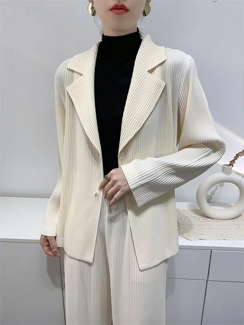Elegant Pleated Long-Sleeved Jacket for Women - Comfortable Casual Suit with Thickened Design for Spring and Autumn Wear