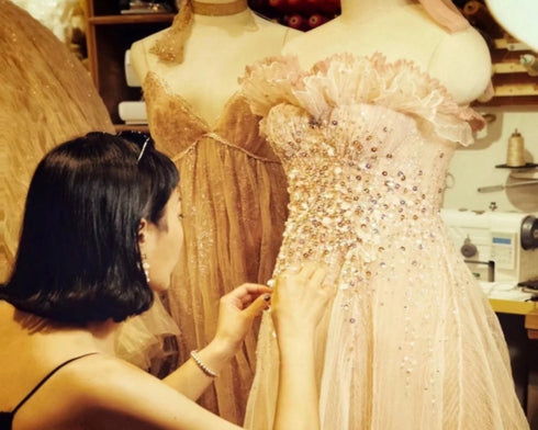 Lucy Customized Womens Dresses Gowns Wedding Dress Flower Decoration