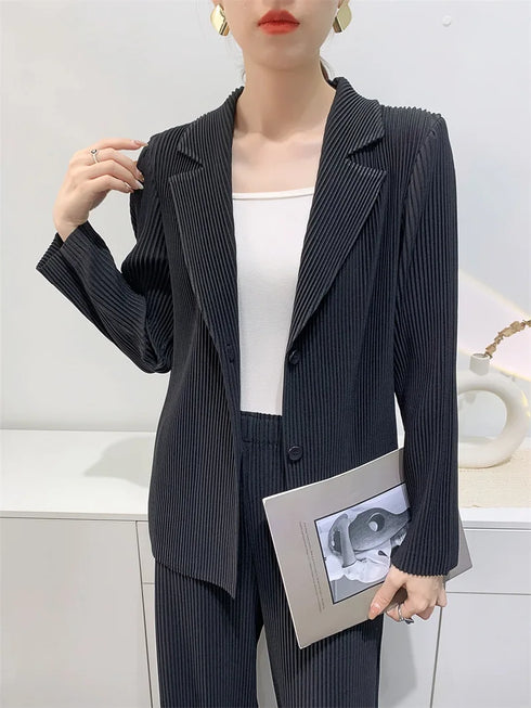 Elegant Pleated Long-Sleeved Jacket for Women - Comfortable Casual Suit with Thickened Design for Spring and Autumn Wear