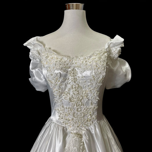 Vintage Lace Wedding Dress Ball Gown With Beading And Pearls Boat Neck Floral Embellishments