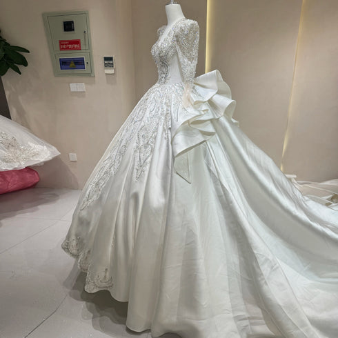 Luxurious Wedding Gown For Women Customized Satin Design