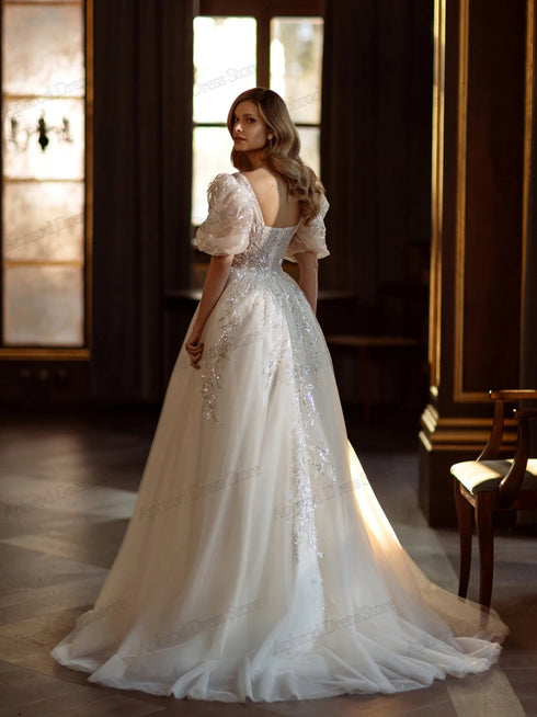 Romantic Wedding Dresses A-Line Tulle Tiered Gowns with Lace Appliques