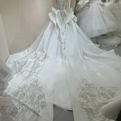 Luxurious Wedding Gown For Women Customized Satin Design