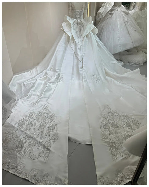 Luxurious Wedding Gown For Women Customized Satin Design