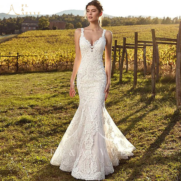 Lace V-Neck Wedding Dress Illusion Spaghetti Straps Floor Length Beach Bridal Gown
