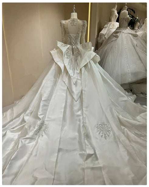 Luxurious Wedding Gown For Women Customized Satin Design
