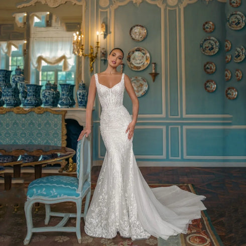 Elegant A-Line Lace Applique Wedding Dress with Square Collar and Tulle Sweep Train for Women