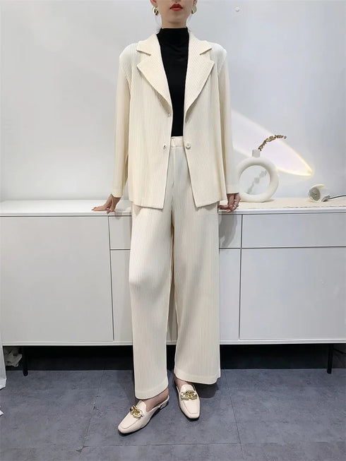 Elegant Pleated Long-Sleeved Jacket for Women - Comfortable Casual Suit with Thickened Design for Spring and Autumn Wear